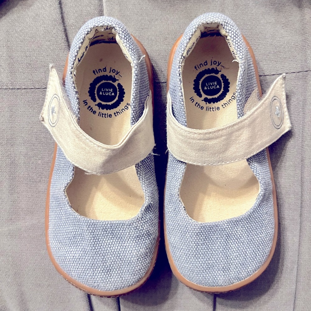 Livie & Luca blue canvas size 9